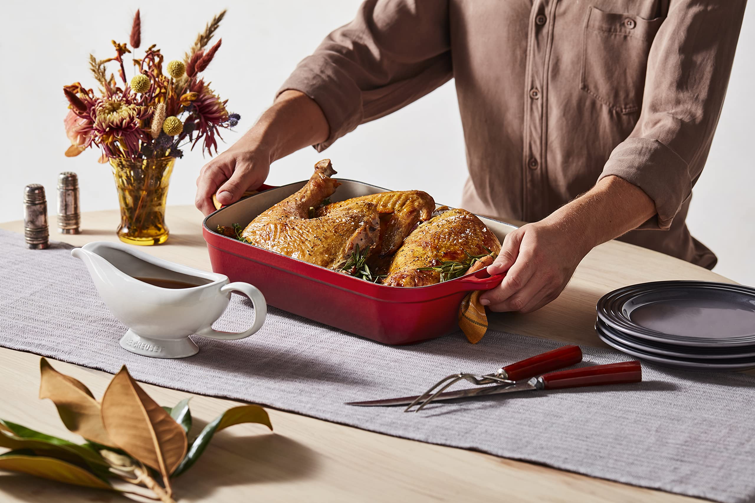 le-creuset-heritage-stoneware-gravy-boat-16-oz-cerise image 5