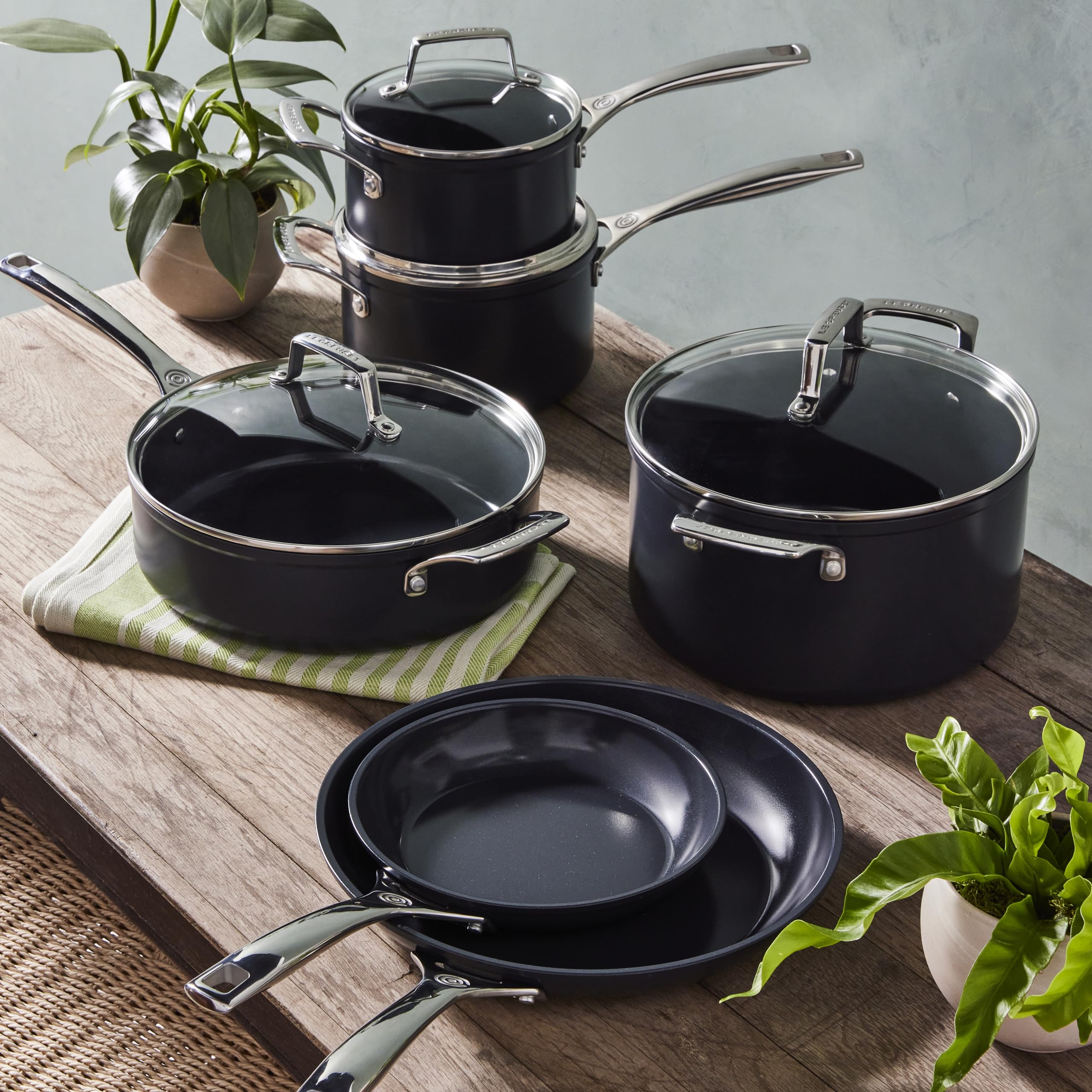 le-creuset-essential-non-stick-ceramic-wok-6-1-3-qt image 6