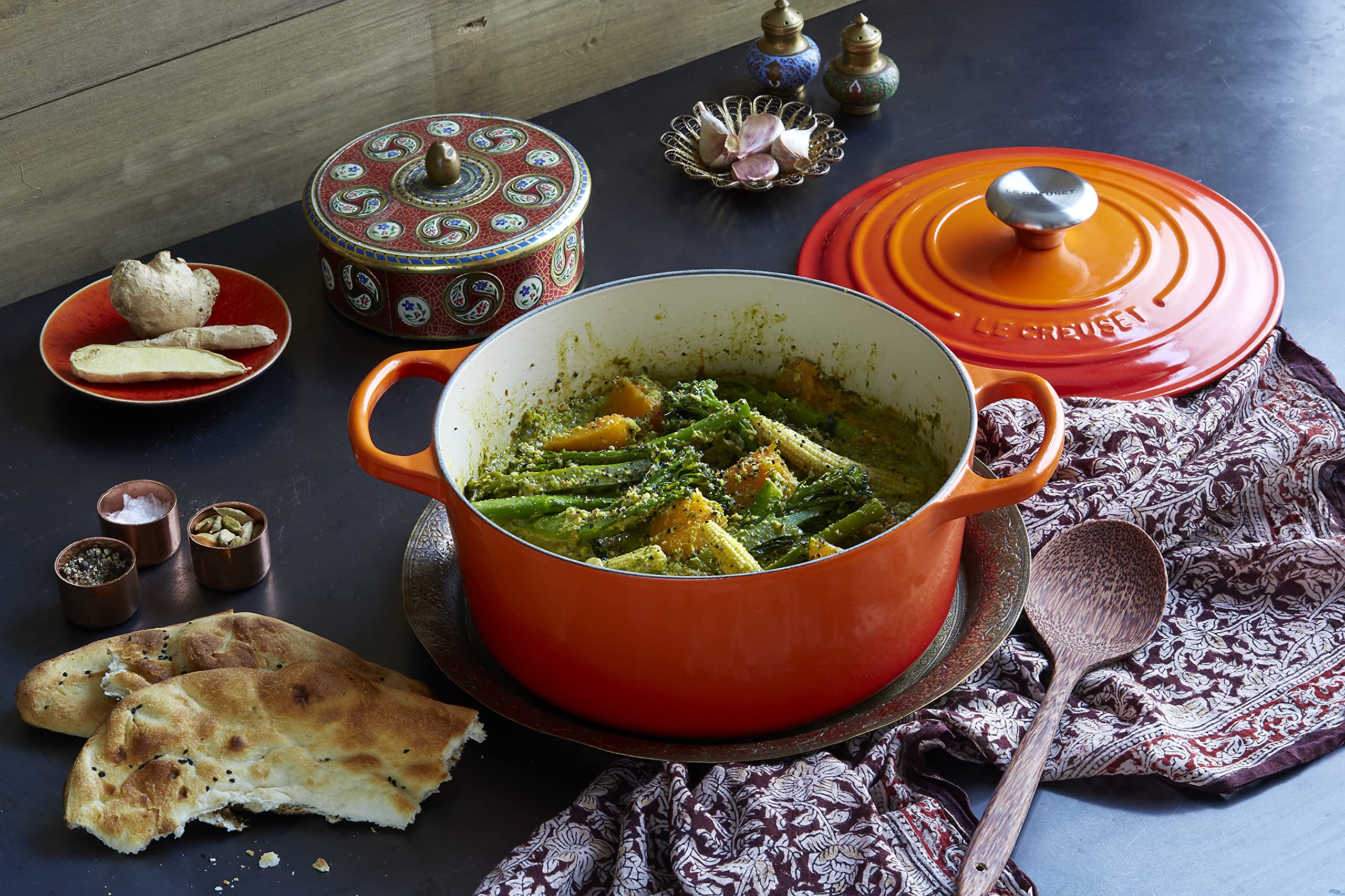 le-creuset-signature-3-5-qt-enameled-cast-iron-round-dutch-oven-flame image 6