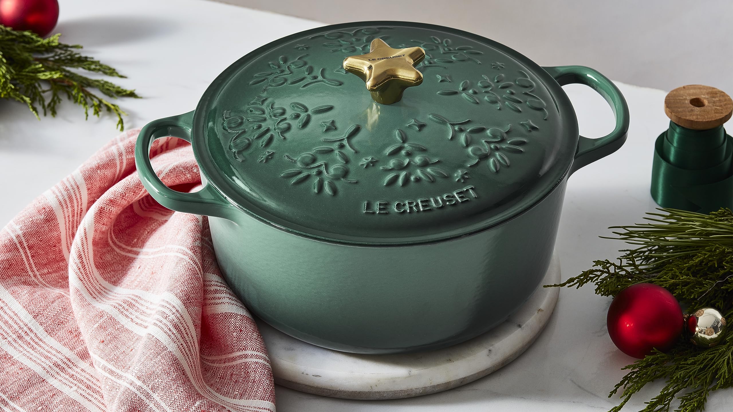 le-creuset-large-stainless-steel-star-knob-gold image 4