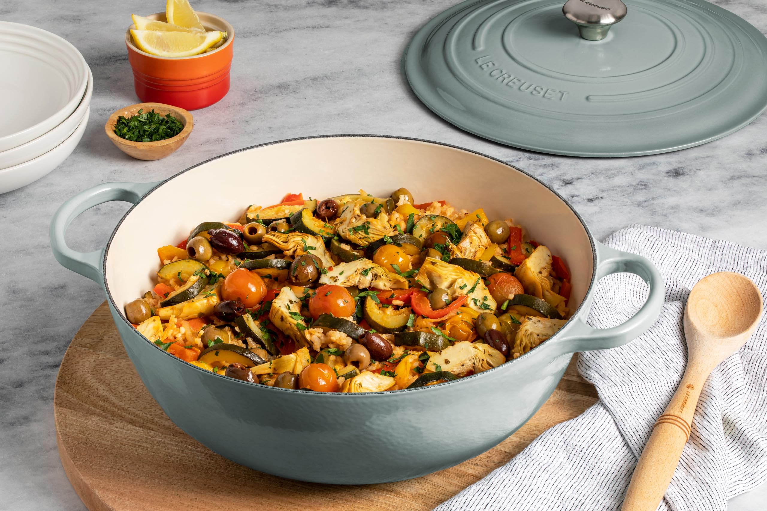 le-creuset-signature-cast-iron-chef-s-oven-7-5-qt-artichaut image 7