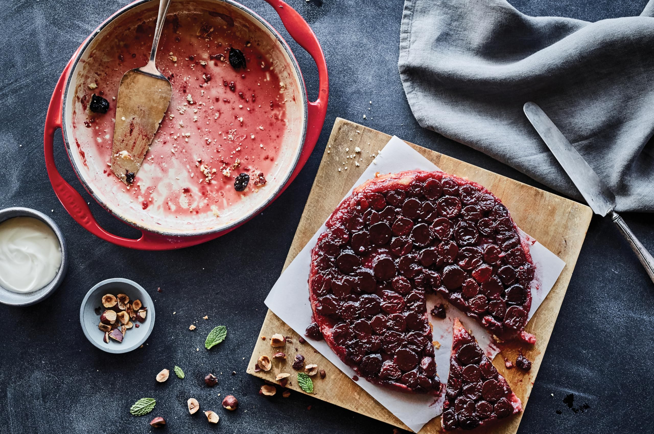 le-creuset-enameled-cast-iron-tarte-tatin-dish-2-quart-cerise image 5