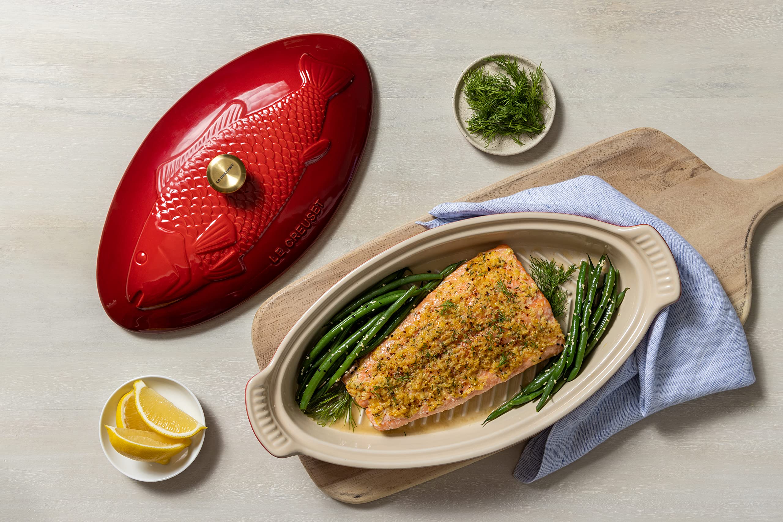 le-creuset-heritage-stoneware-oval-fish-baker-1-7qt-cerise image 5