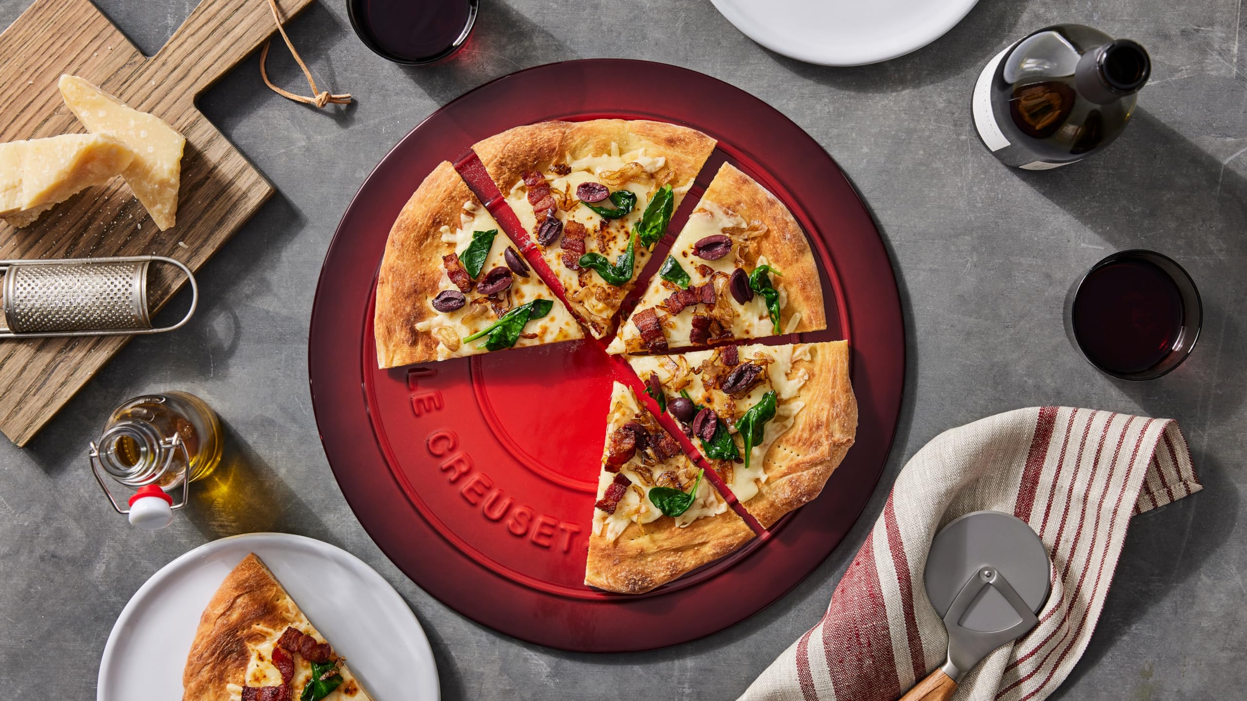 le-creuset-stoneware-round-pizza-stone-15-inch-cerise image 5