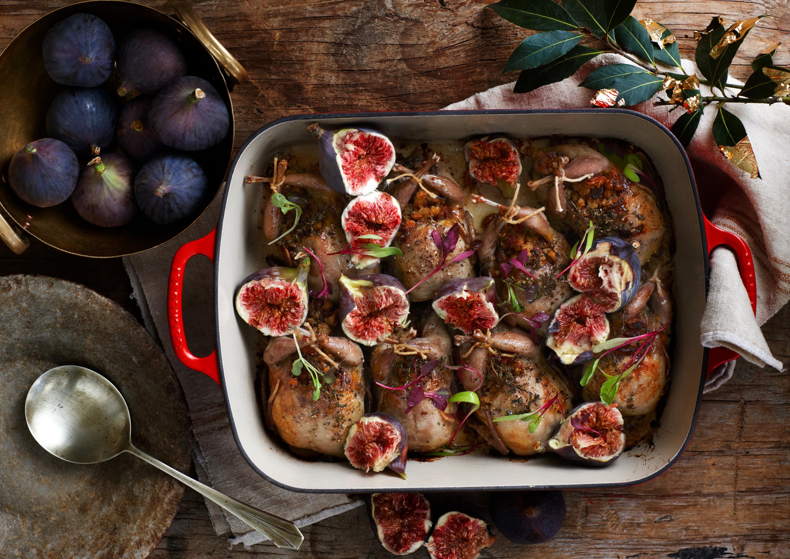 le-creuset-enameled-cast-iron-signature-rectangular-roaster-5-25-qt-cerise image 6