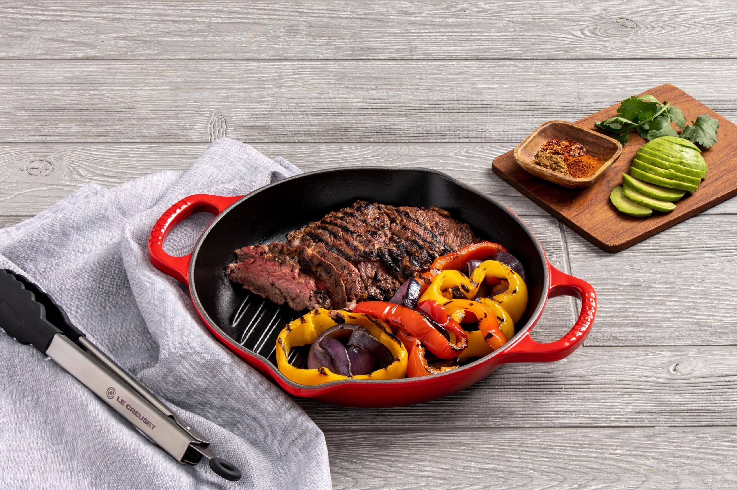 le-creuset-enameled-cast-iron-signature-9-75-deep-round-grill-licorice image 6