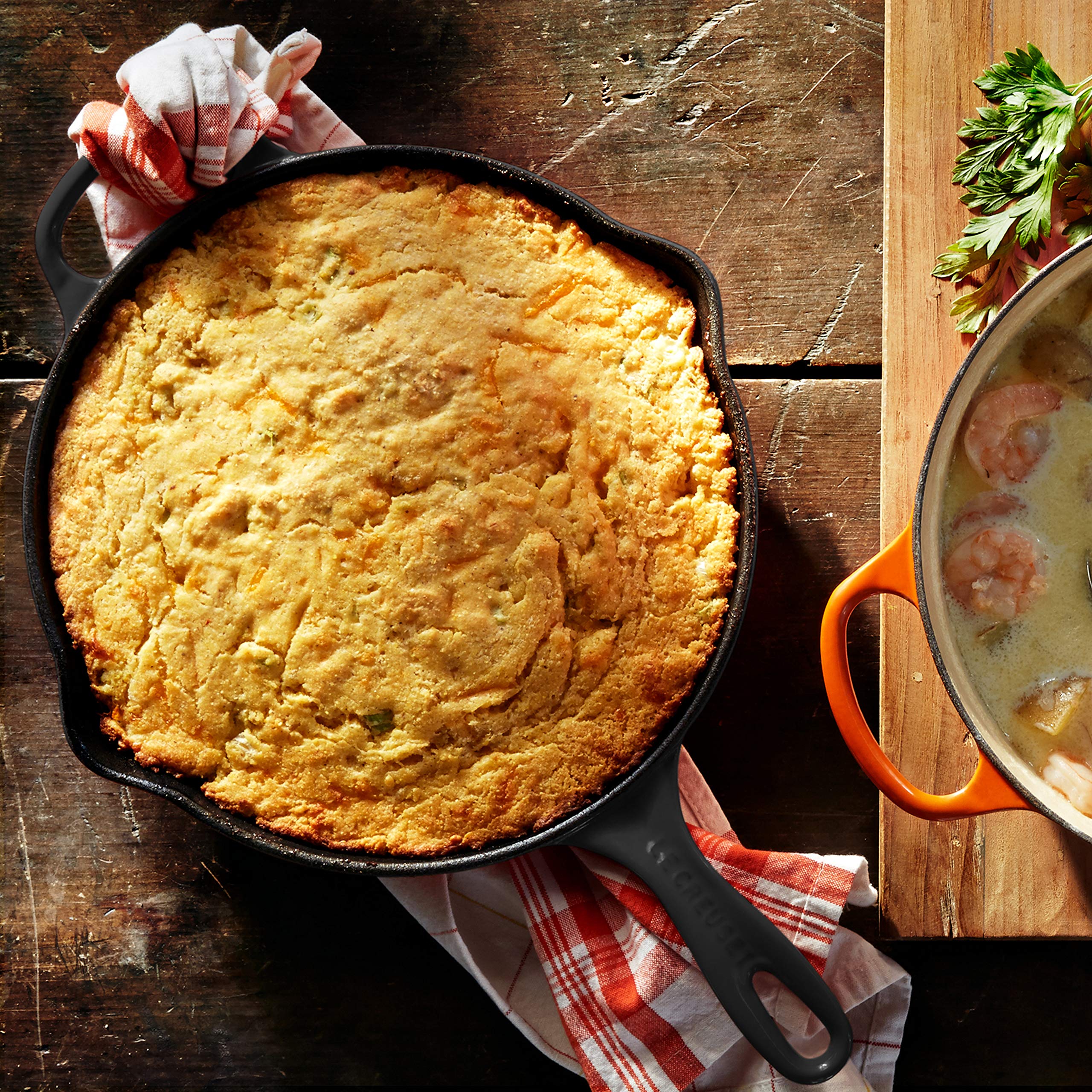 le-creuset-enameled-cast-iron-signature-iron-handle-skillet-9-inch-1-3-8-qt-lico image 2