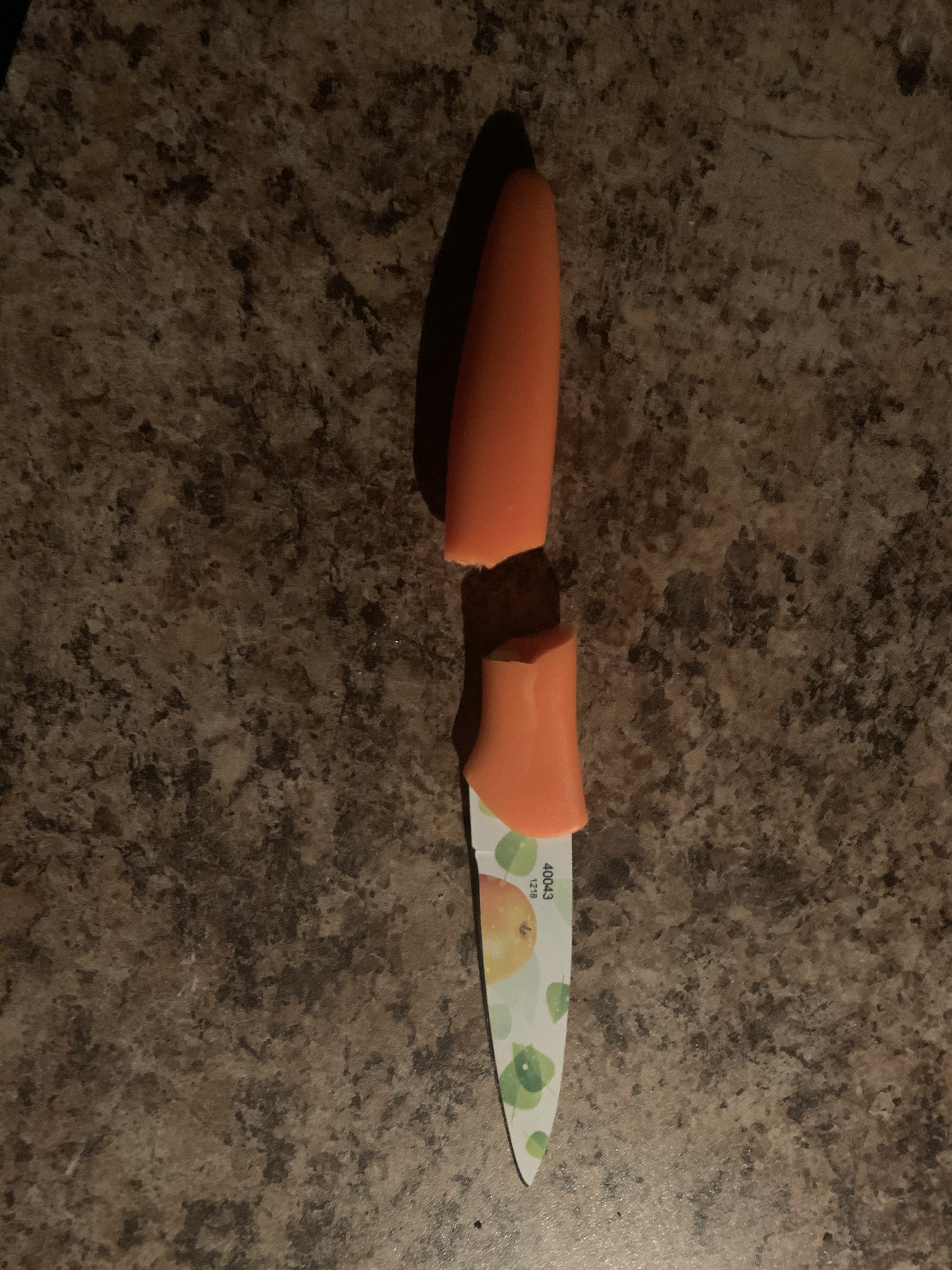 Protects knives