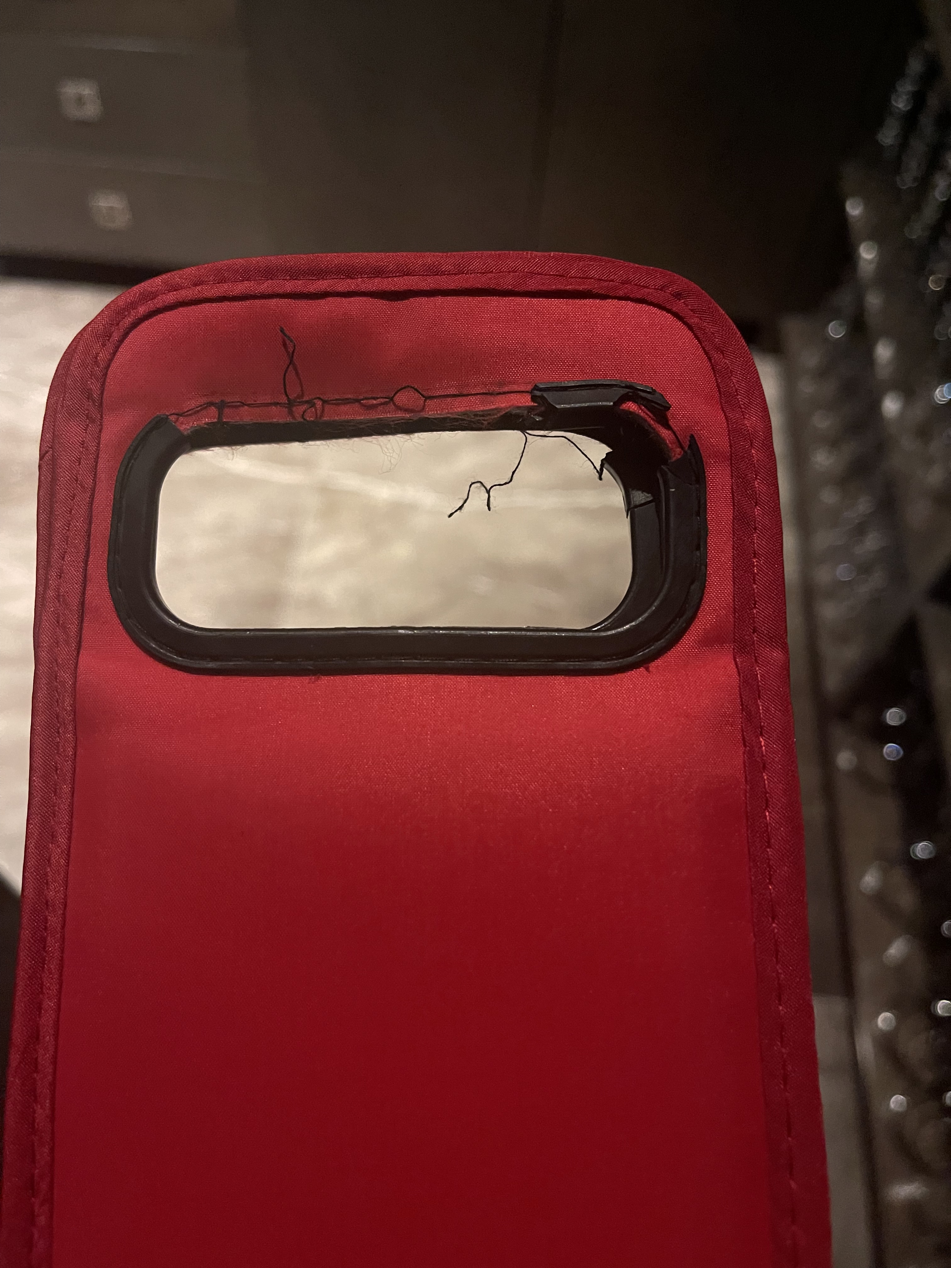 Keeps wine cold