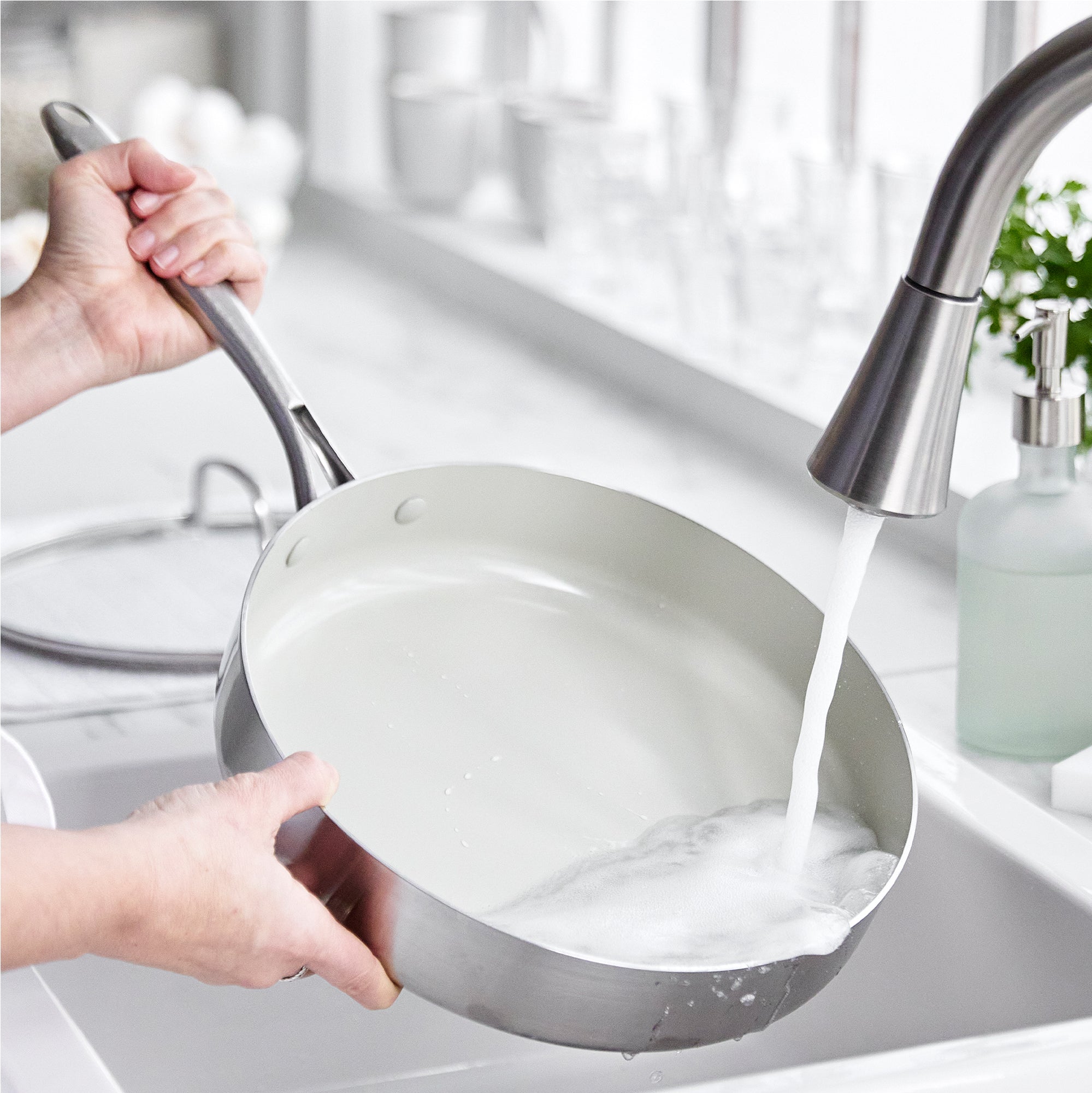greenlife-stainless-pro-3-75-quart-saut-pan-with-lid-3-ply-induction-compatible- image 7
