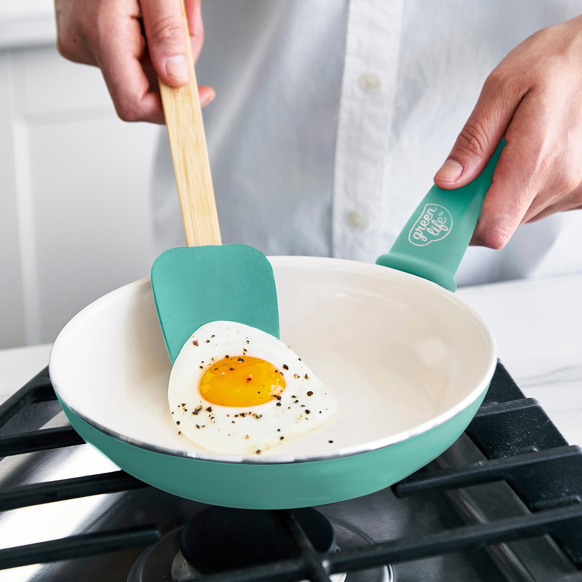 greenlife-soft-grip-breakfast-set-8-inch-frypan-and-bamboo-spatula image 1