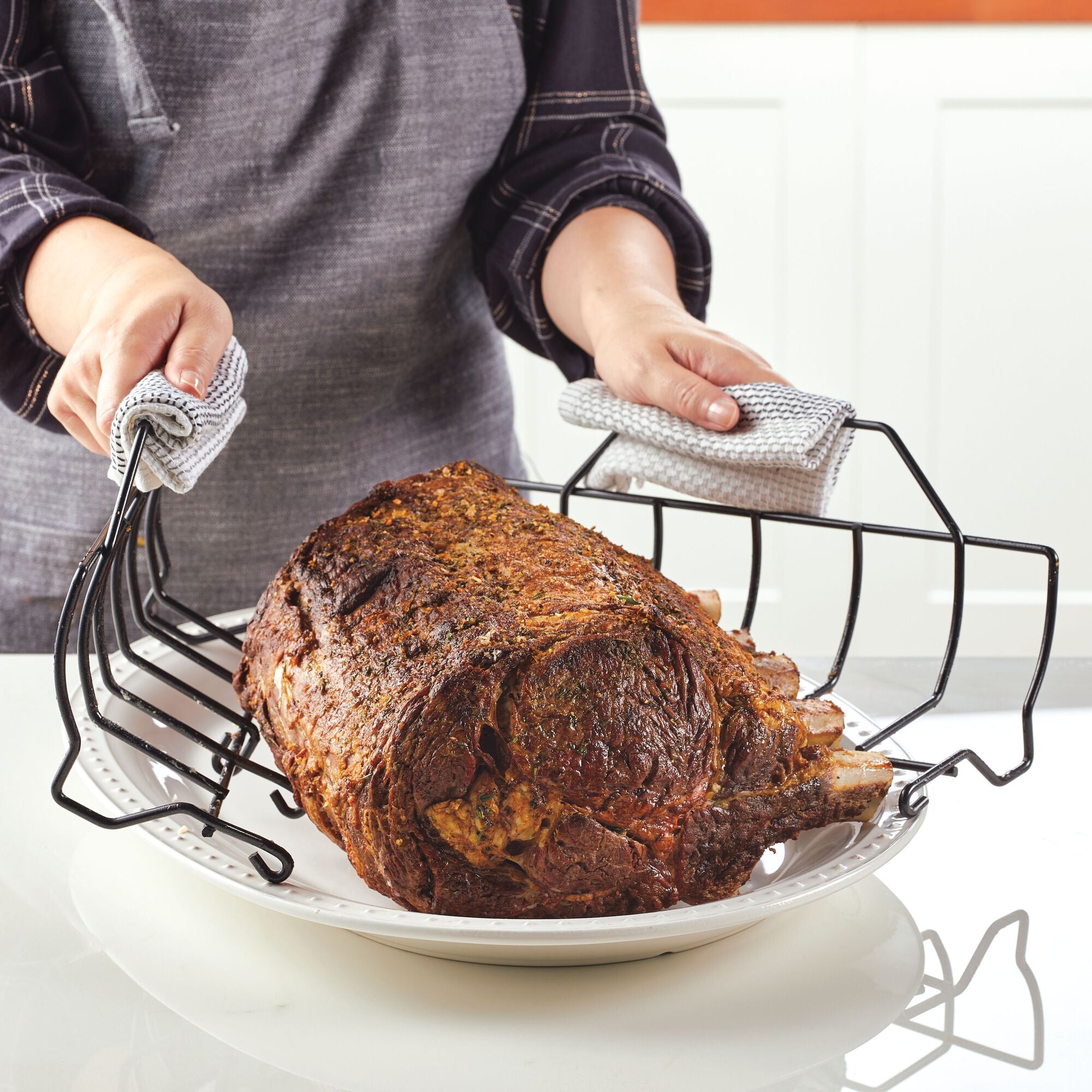 circulon-nonstick-roasting-pan-with-easy-serve-rack image 4